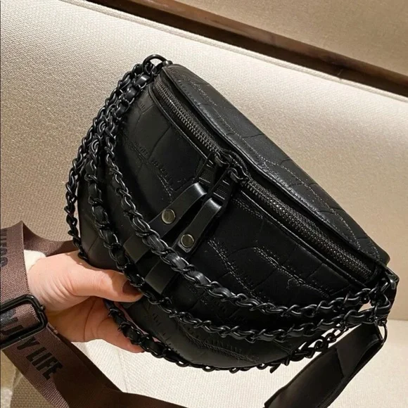 Crocodile Embossed Chain Decor Saddle Bag - Picture 4 of 5